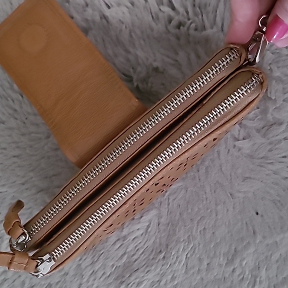 Brighton Leathwr Wallet/Wristlet ❤️ - Picture 4 of 8